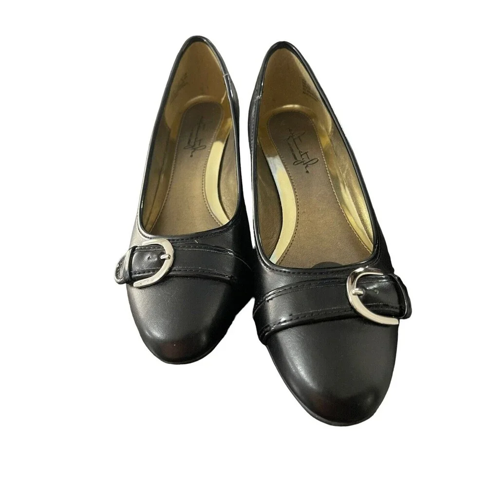 Hush Puppies Soft Style Women's 1/2” Dress Shoes Black Buckle Detail Size:8M
